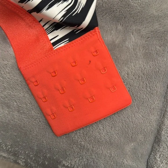 ThirdLove Black and White Bra with orange Accents - Picture 8 of 8